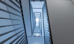 Cage d'escalier dessinée par actescollectifs architectes