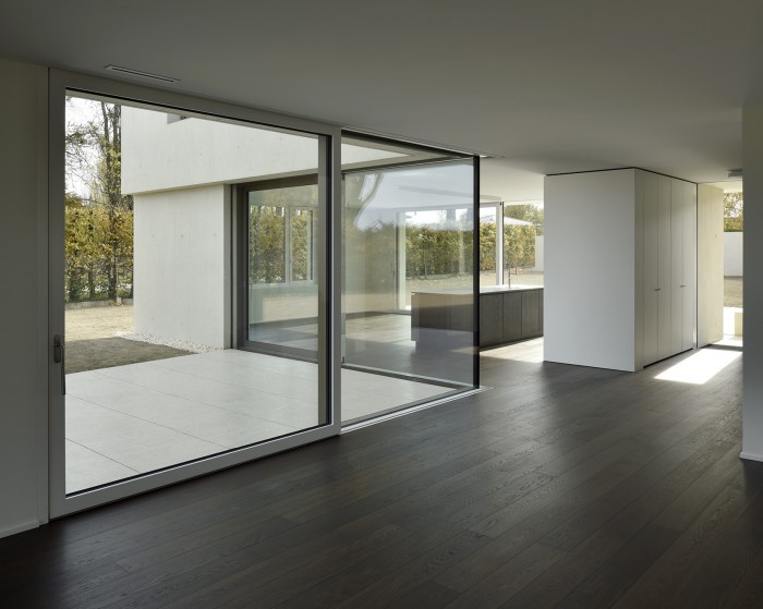 Villa contemporaine moderne à Founex villa béton Counson architectes hkm parquet